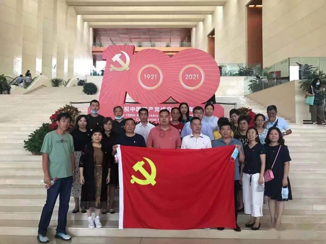 十大家庭教育品牌排行榜,告别自卑,迈向自信:家长如何巧妙地鼓励孩子?