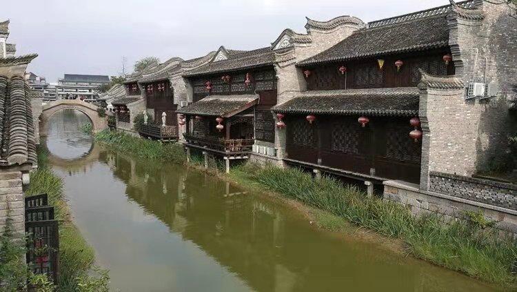 逃离粉红岛